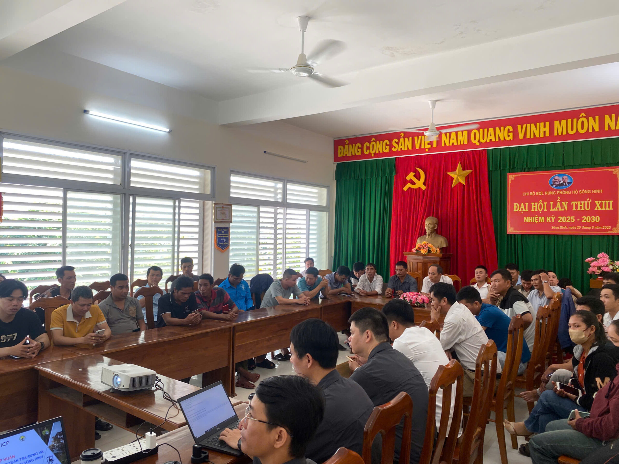 Forest Protection and Management staff from Song Hinh Protection Forest Management Board participating in SMART training