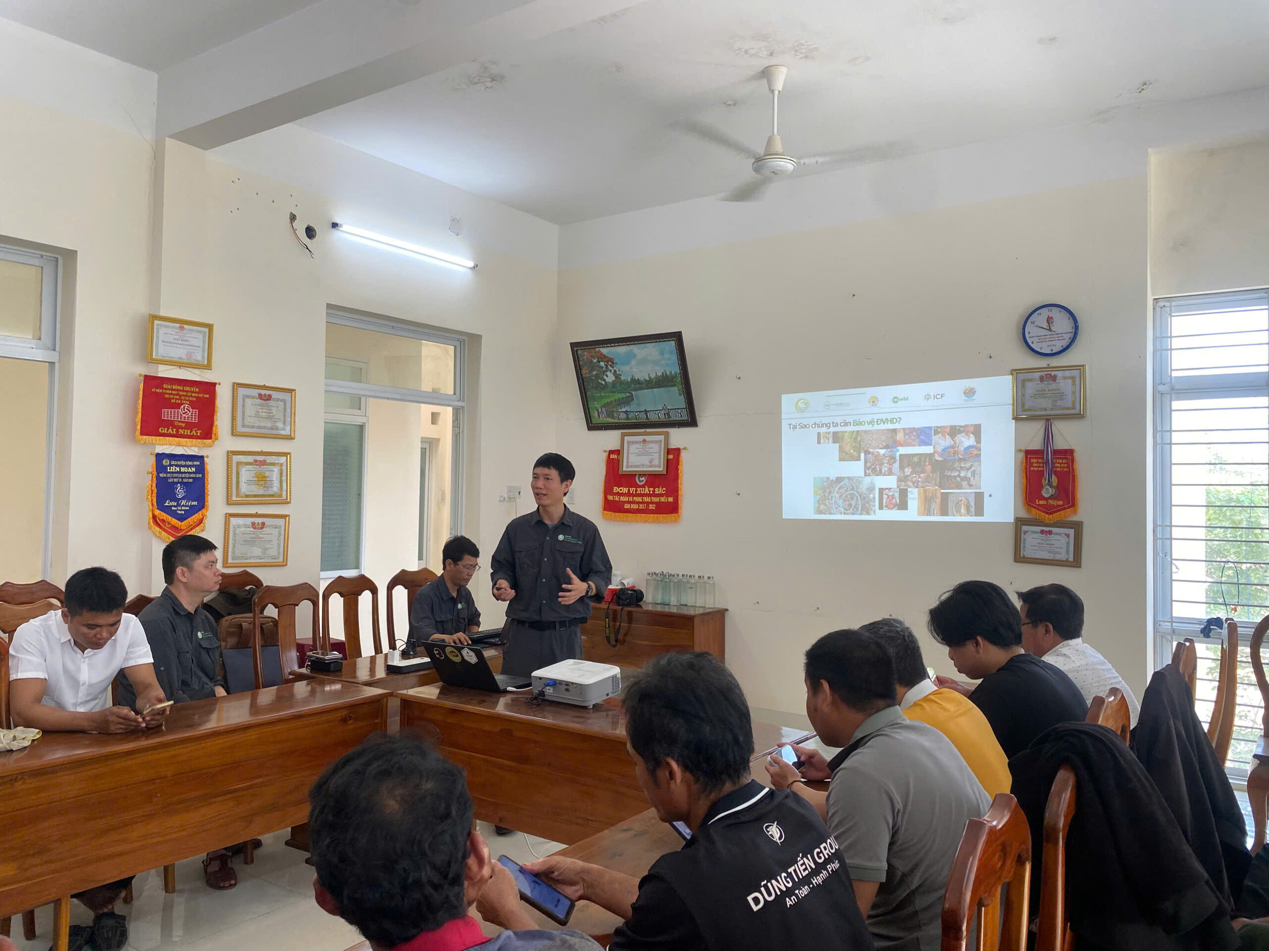 Deputy Director Pham Van Thong giving the opening remarks before the SMART training session